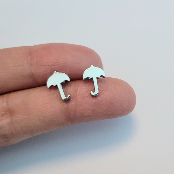 Cute, simple umbrella shaped silver stainless steel stud earrings. NEW! - Picture 3 of 4